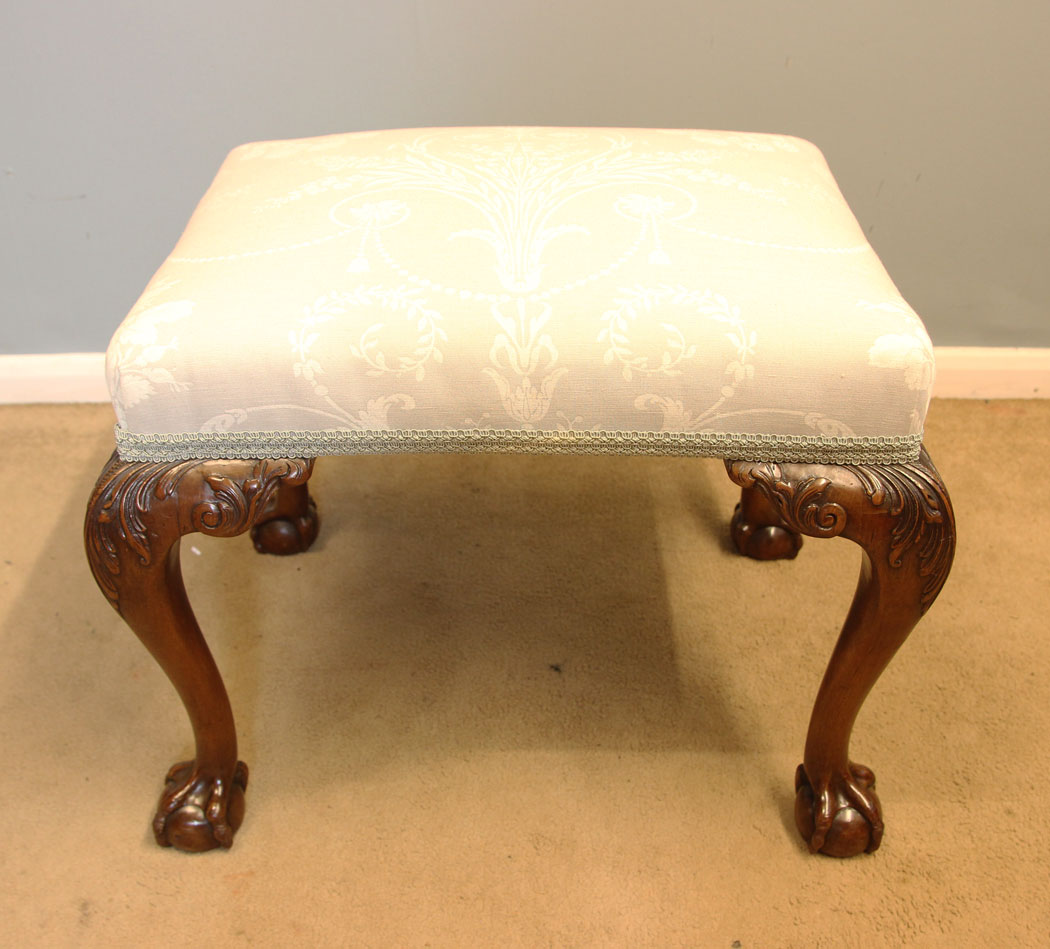 12202r2 Antique Carved Chippendale Style Dressing Stool,