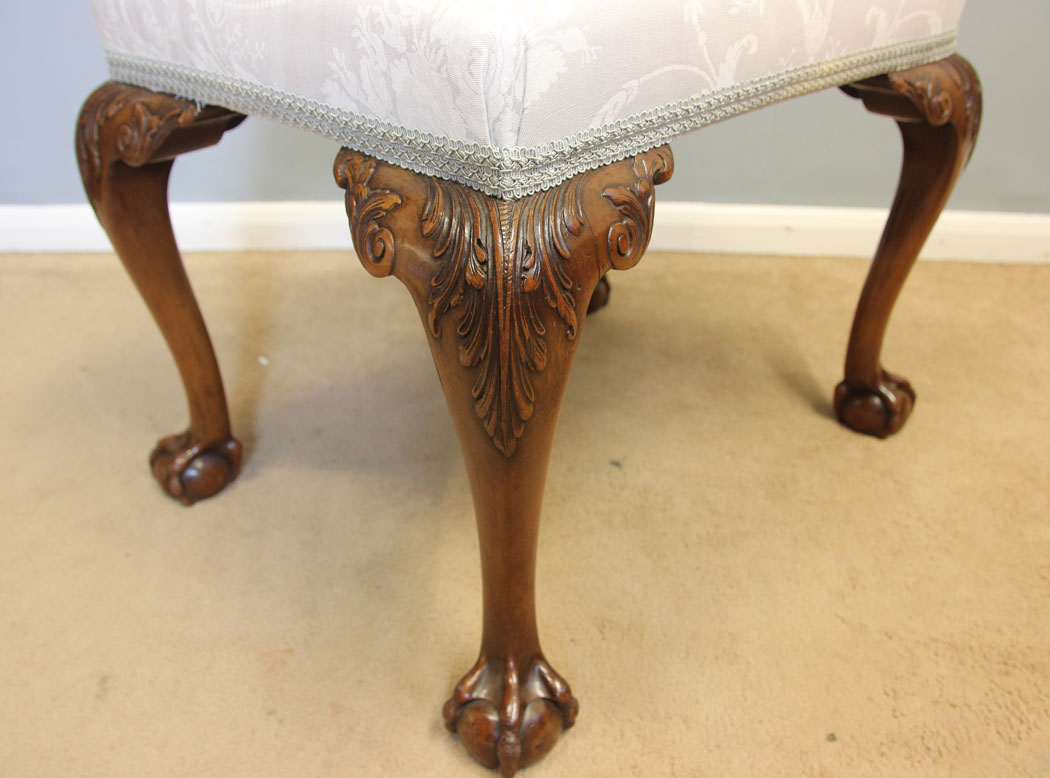 12202r3 Antique Carved Chippendale Style Dressing Stool,