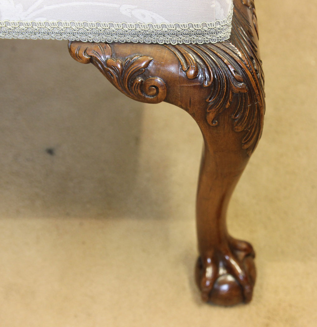 12202r7 Antique Carved Chippendale Style Dressing Stool,