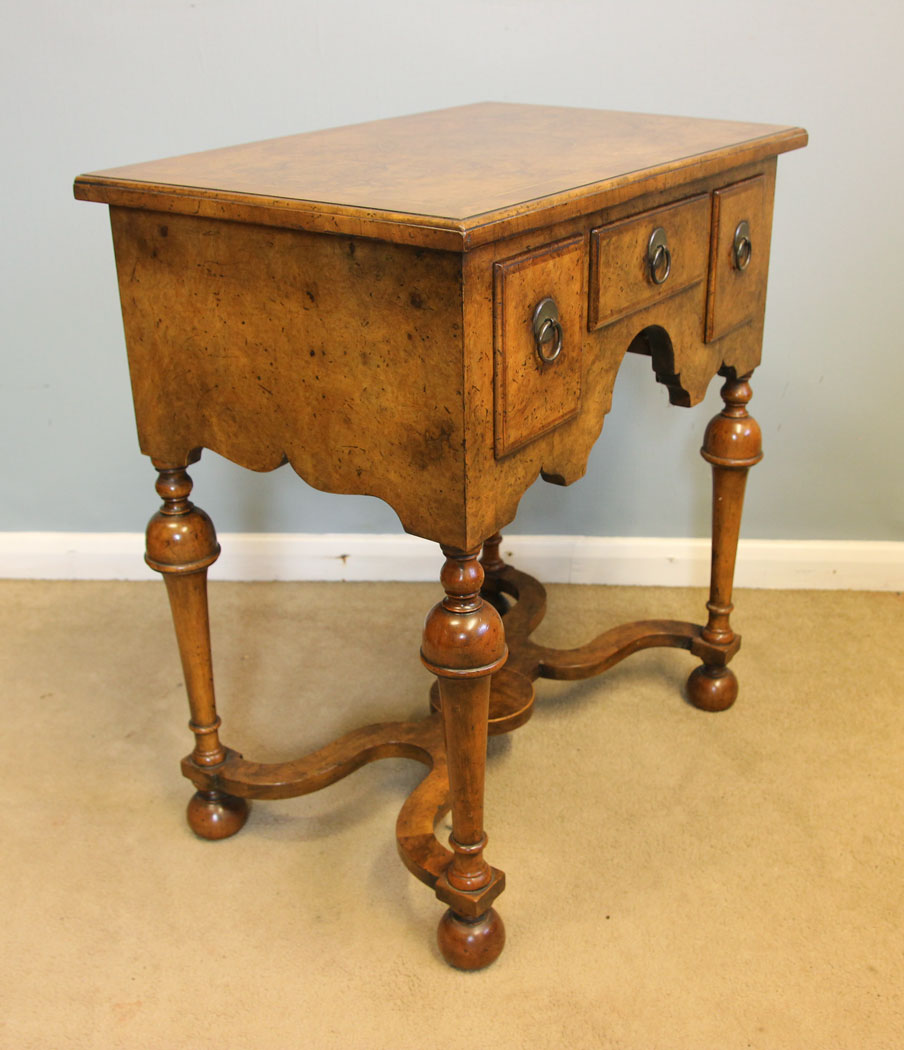 12208r11 Antique Small Lowboy Side Table,