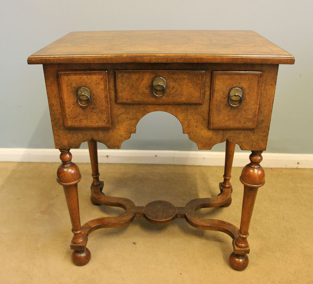 12208r4 Antique Small Lowboy Side Table,