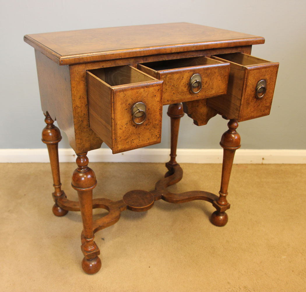 12208r6 Antique Small Lowboy Side Table,