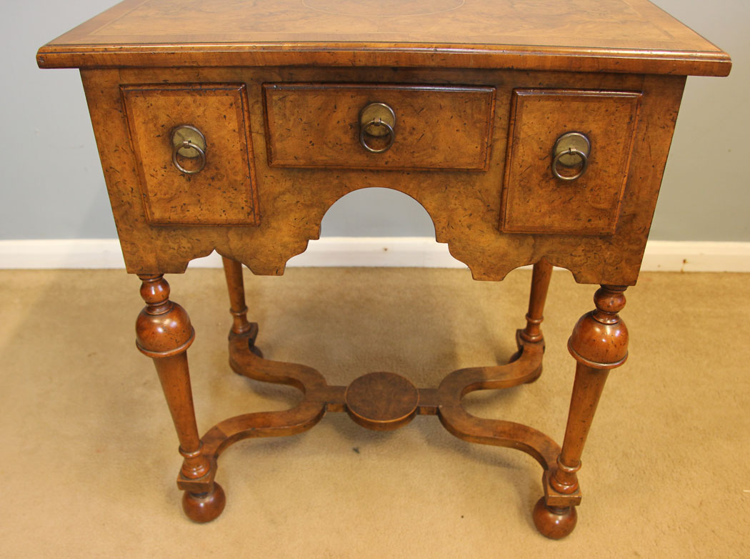 12208r9 Antique Small Lowboy Side Table,