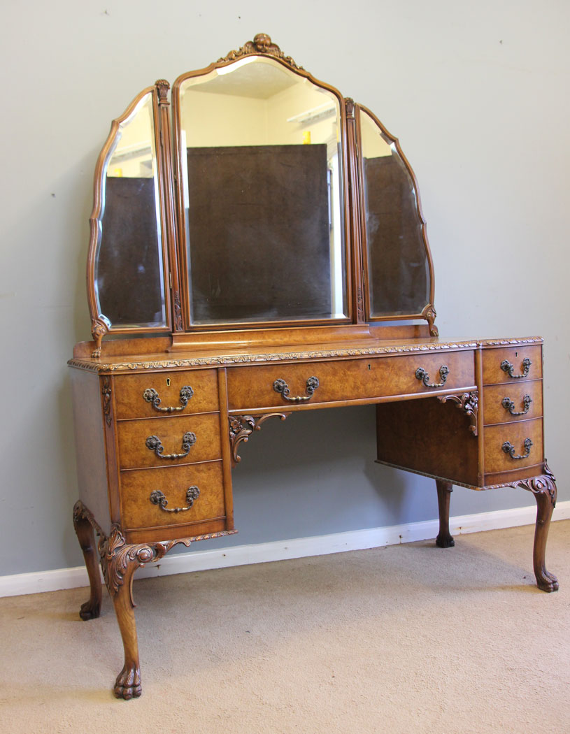 12221r12 Quality Burr Walnut Antique Dressing Table,