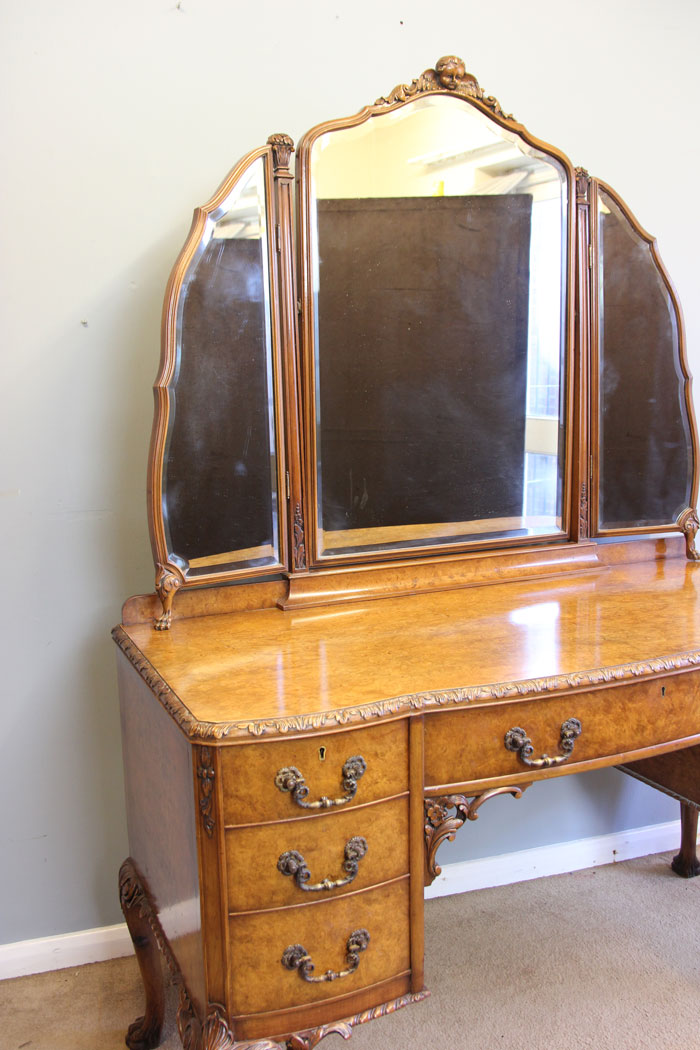 12221r15 Quality Burr Walnut Antique Dressing Table,