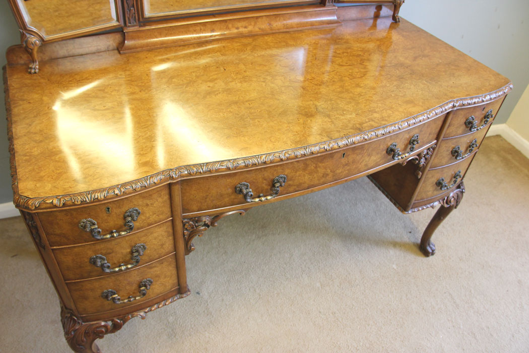 12221r7 Quality Burr Walnut Antique Dressing Table,