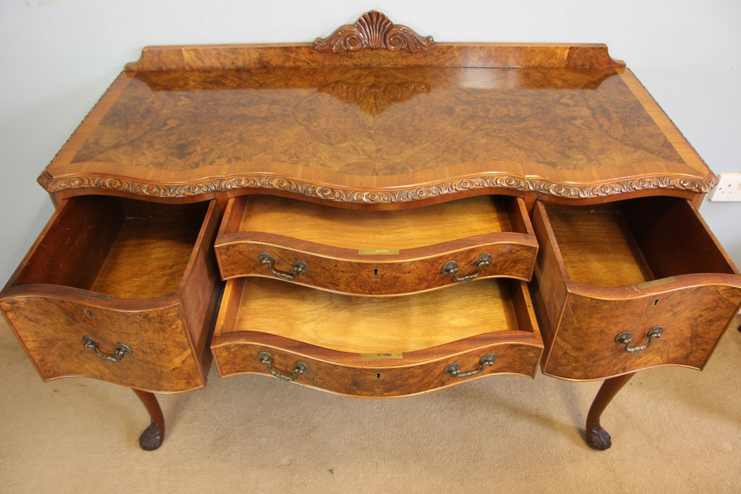 12241r9 Quality Antique Burr Walnut Side Table,