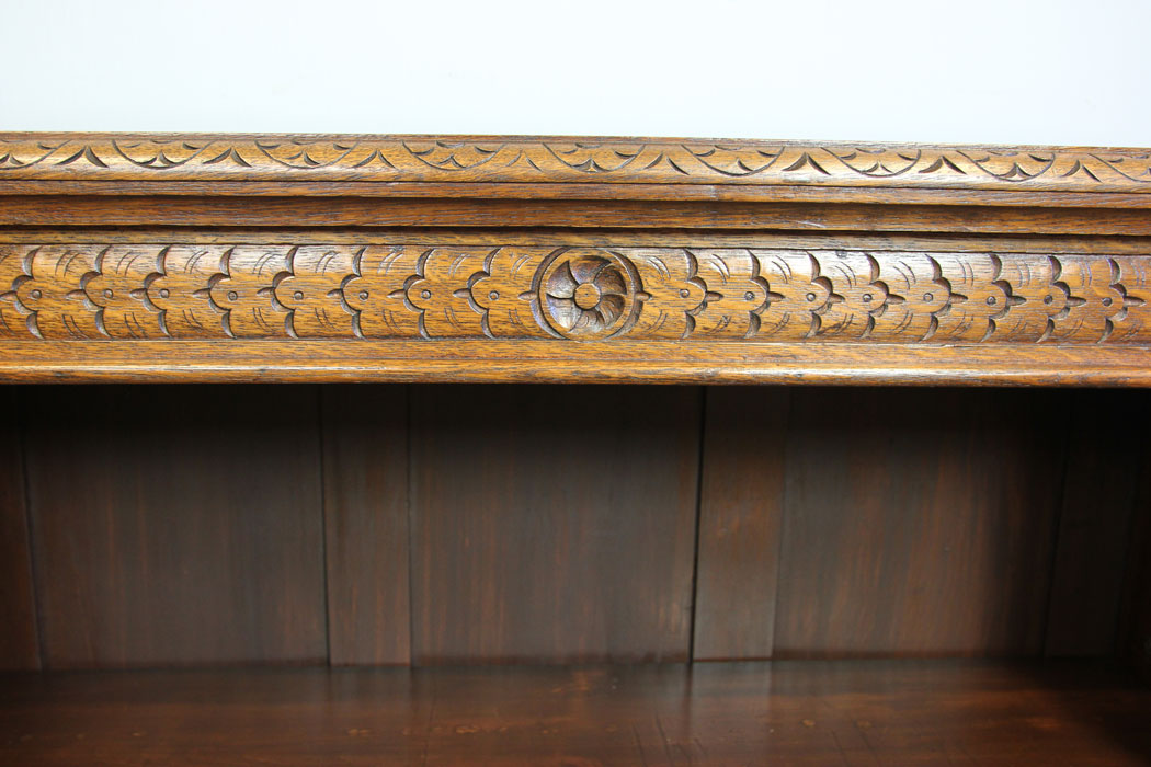 12252r7 Antiqie Carved Oak Open Bookcase,