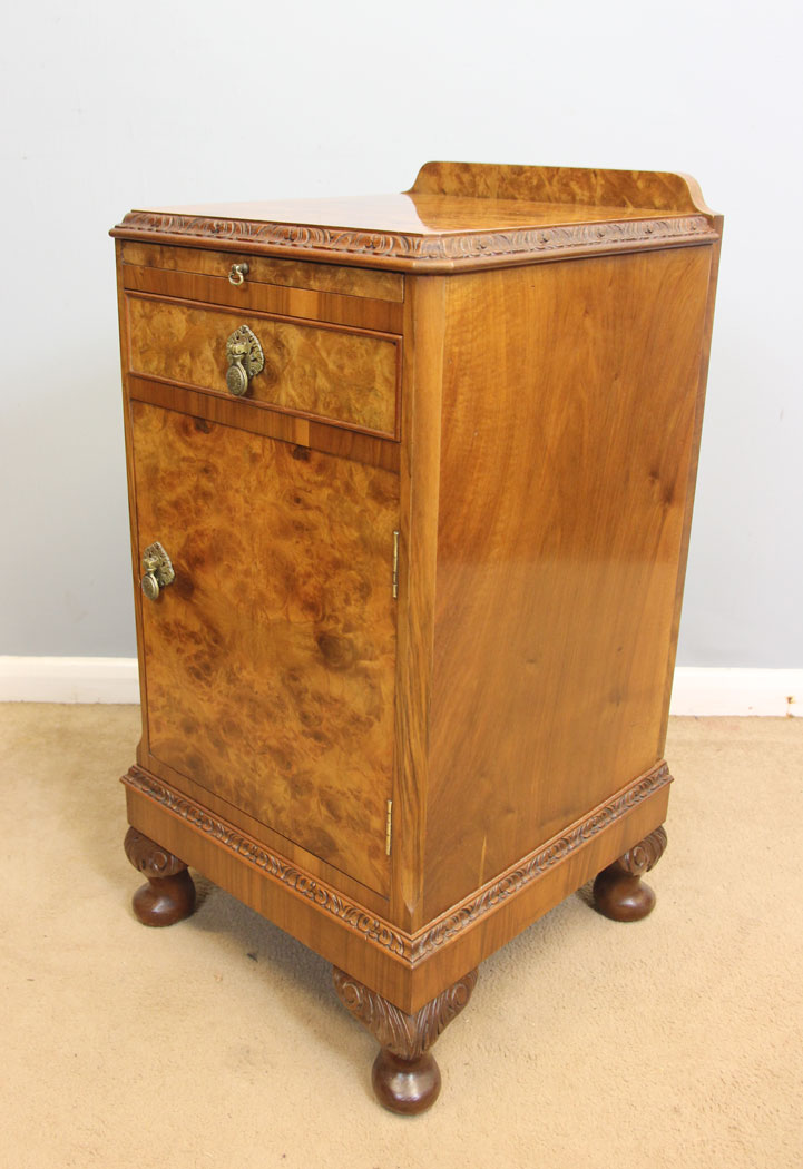 12261r3 Pair Antique Burr Walnut Bedside Cabinets,