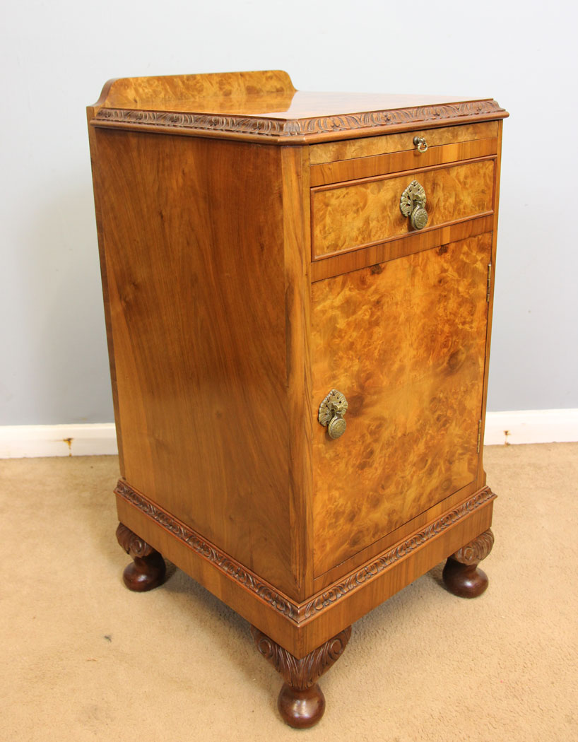 12261r4 Pair Antique Burr Walnut Bedside Cabinets,