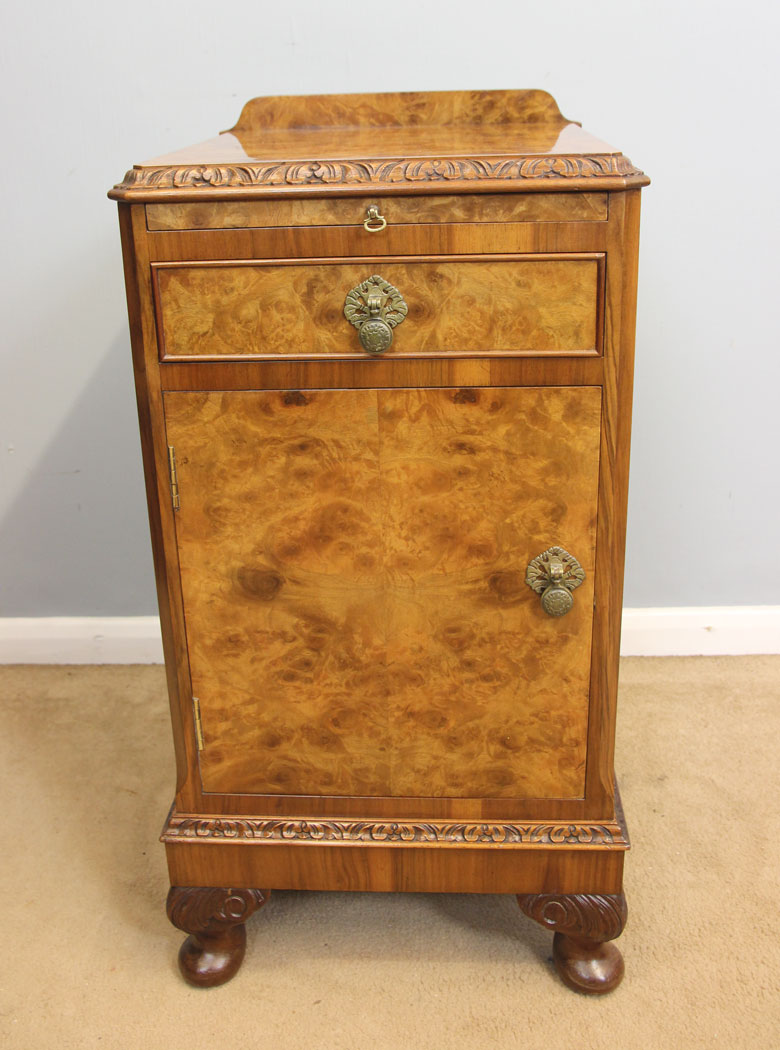 12261r5 Pair Antique Burr Walnut Bedside Cabinets,