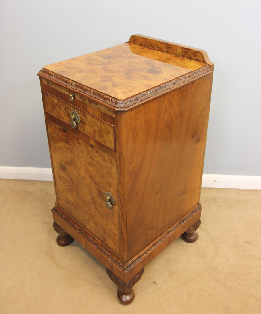 12261r6 Pair Antique Burr Walnut Bedside Cabinets,