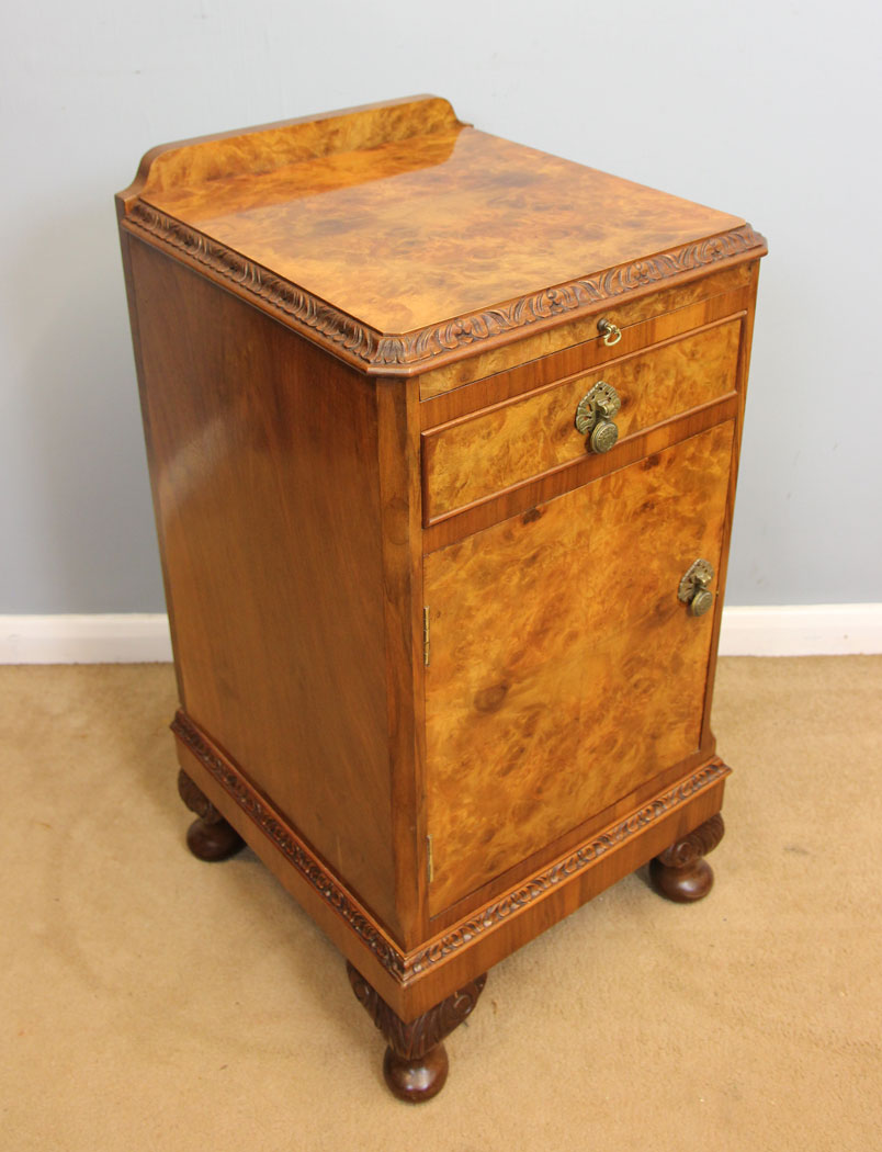 12261r7 Pair Antique Burr Walnut Bedside Cabinets,