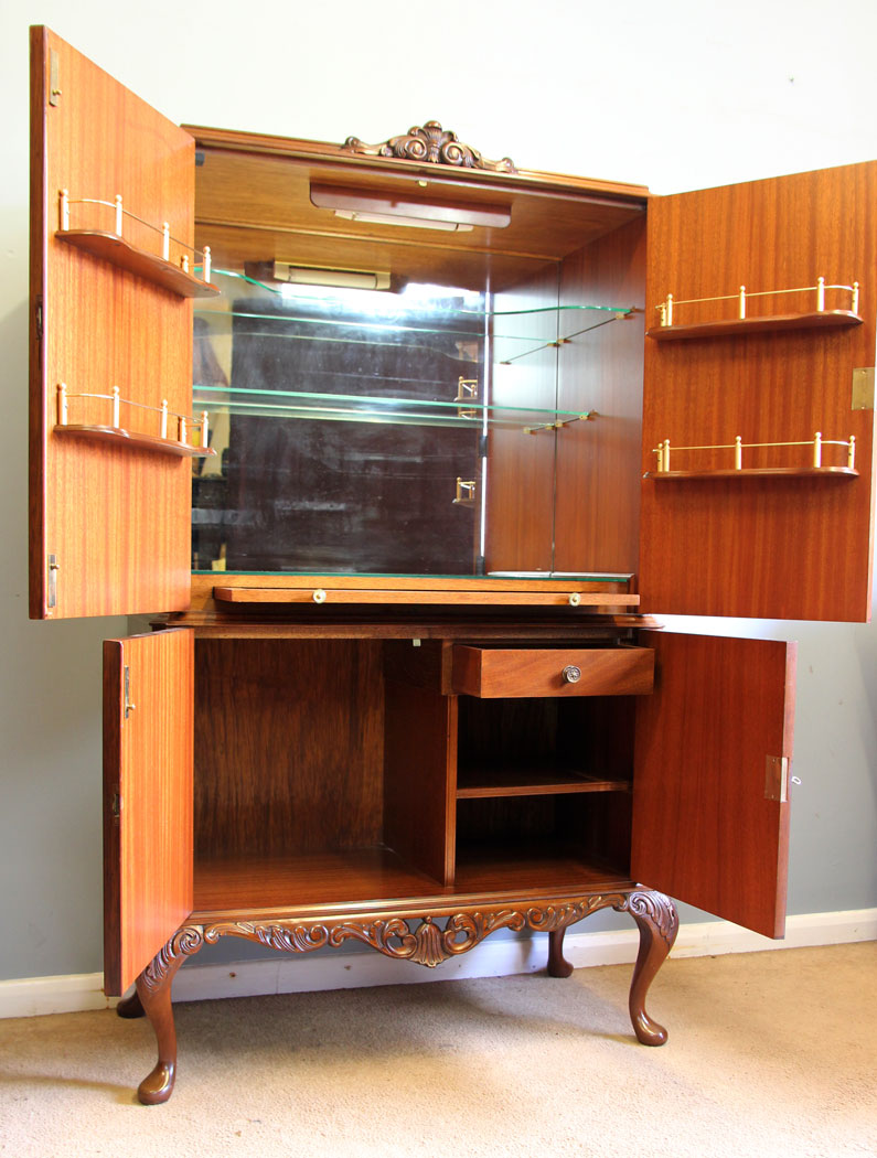 12262r10 Burr Walnut 20th Century Cocktail Drinks Cabinet,