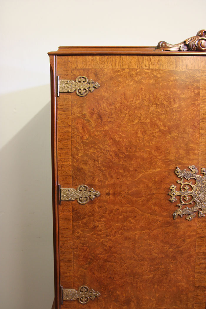 12262r13 Burr Walnut 20th Century Cocktail Drinks Cabinet,