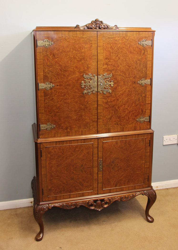 12262r2 Burr Walnut 20th Century Cocktail Drinks Cabinet,
