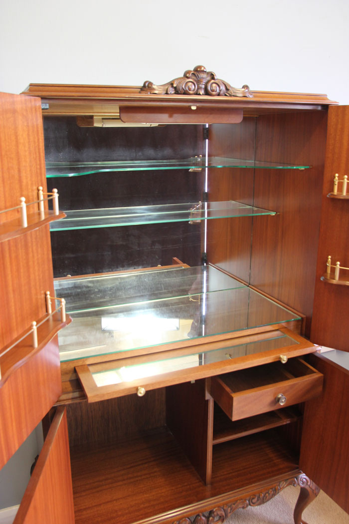 12262r8 Burr Walnut 20th Century Cocktail Drinks Cabinet,
