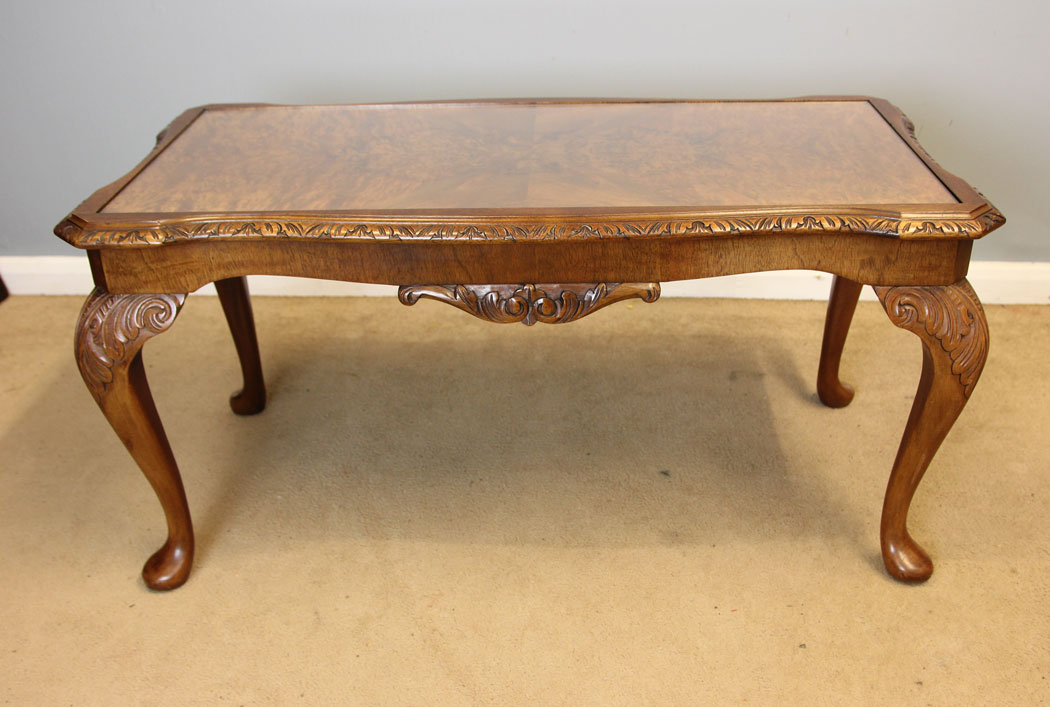 12264r4 Queen Anne Style Burr Walnut Coffee Table,