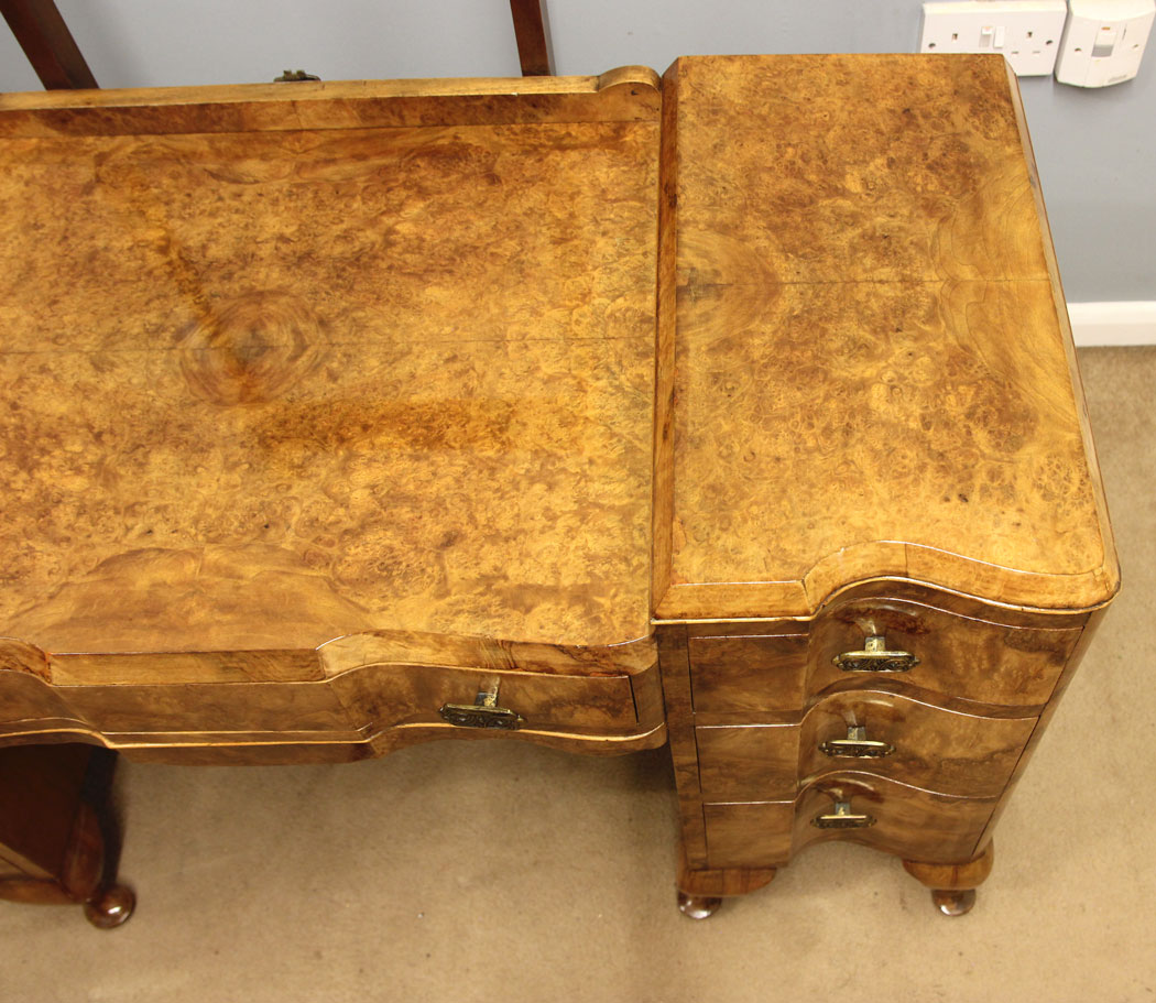 12267r10 Quality Burr Walnut Antique Dressing Table,