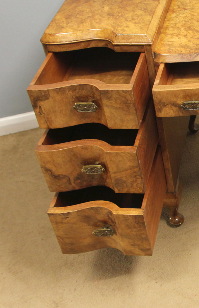 12267r11 Quality Burr Walnut Antique Dressing Table,