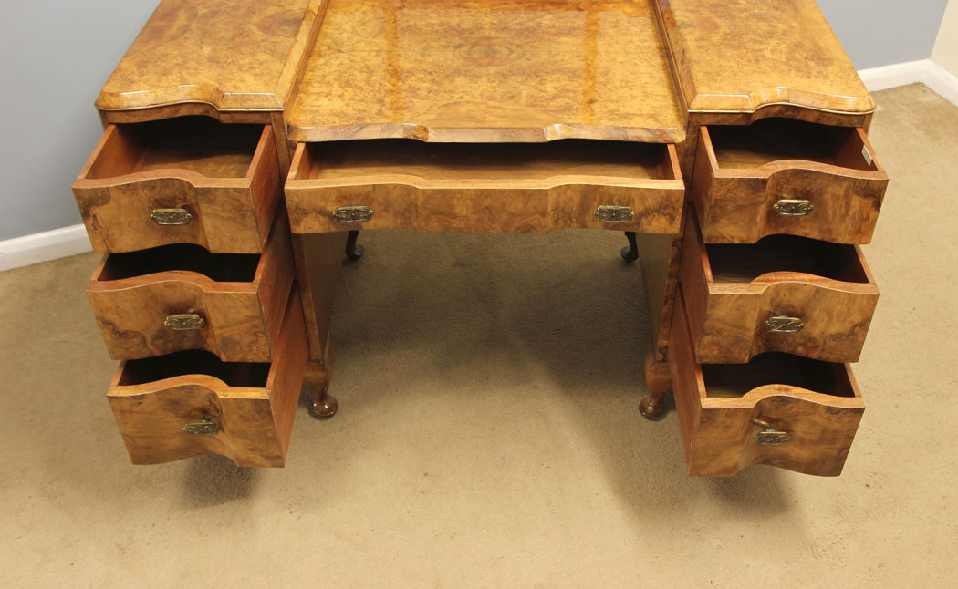 12267r12 Quality Burr Walnut Antique Dressing Table,