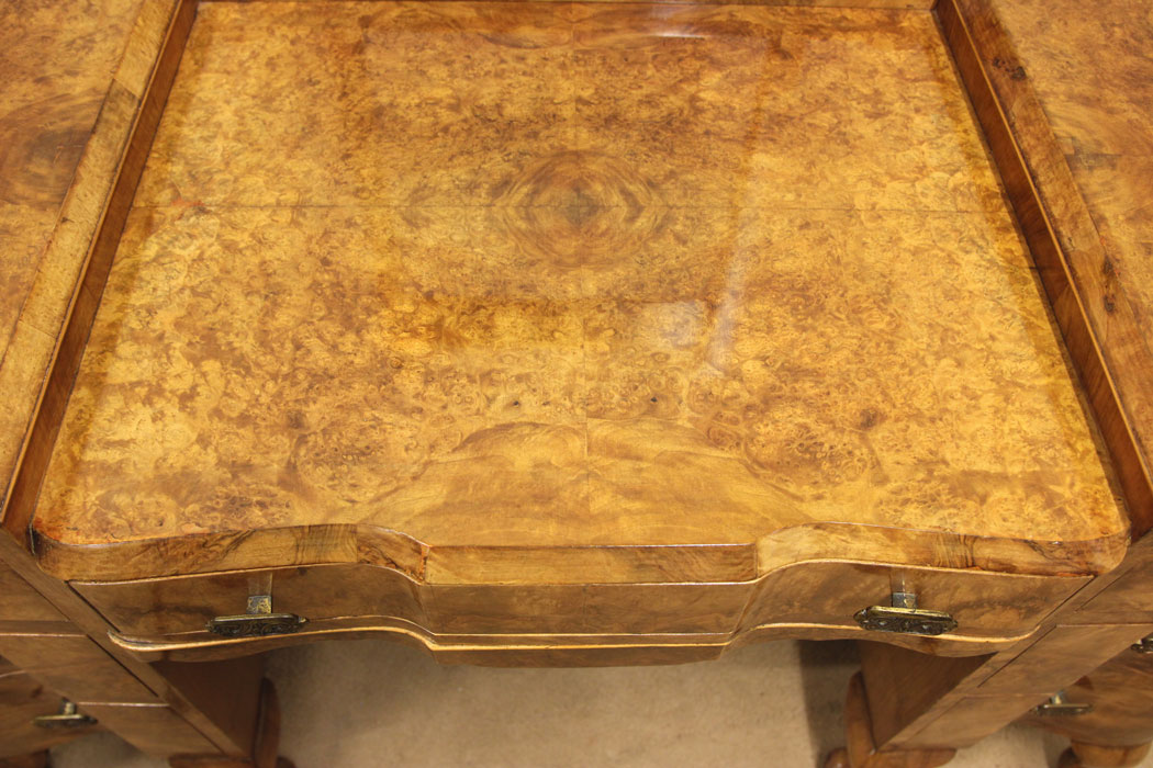 12267r15 Quality Burr Walnut Antique Dressing Table,