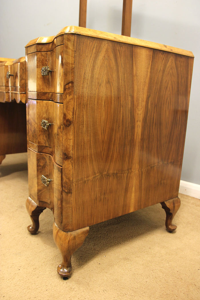 12267r18 Quality Burr Walnut Antique Dressing Table,