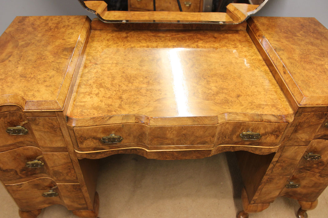 12267r3 Quality Burr Walnut Antique Dressing Table,