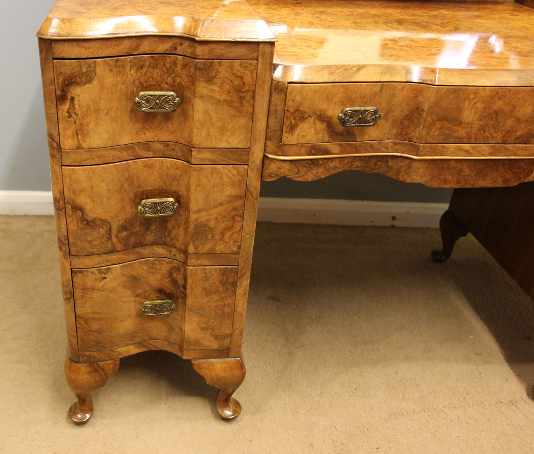 12267r4 Quality Burr Walnut Antique Dressing Table,