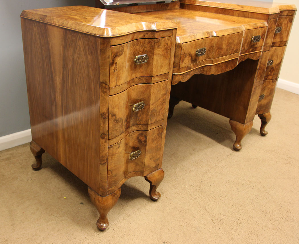 12267r5 Quality Burr Walnut Antique Dressing Table,