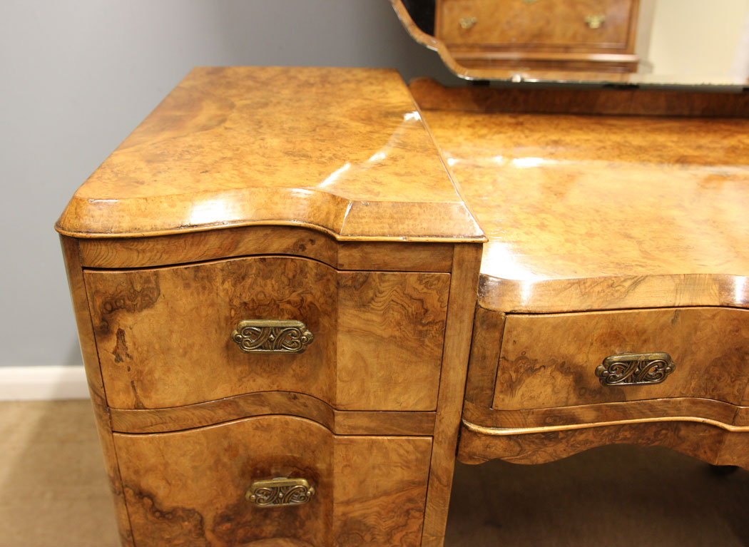12267r6 Quality Burr Walnut Antique Dressing Table,