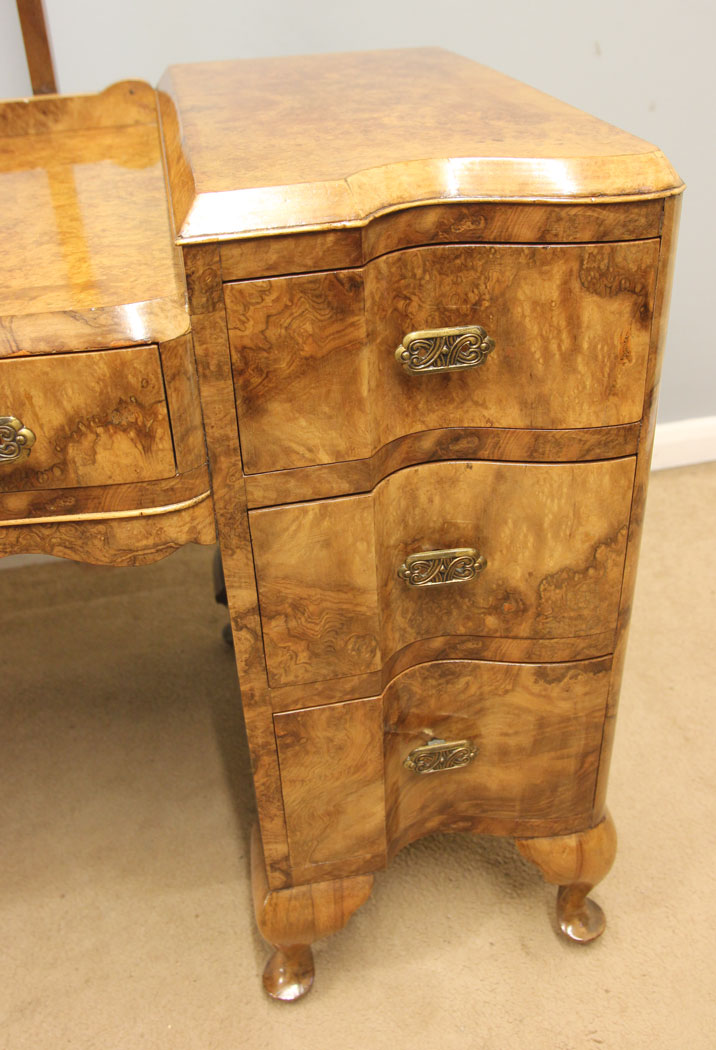 12267r8 Quality Burr Walnut Antique Dressing Table,