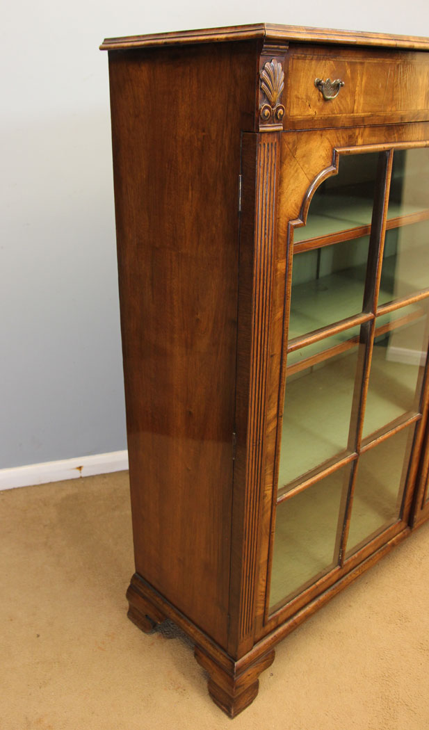 12299r6 Antique Walnut Bookcase Display Cabinet,