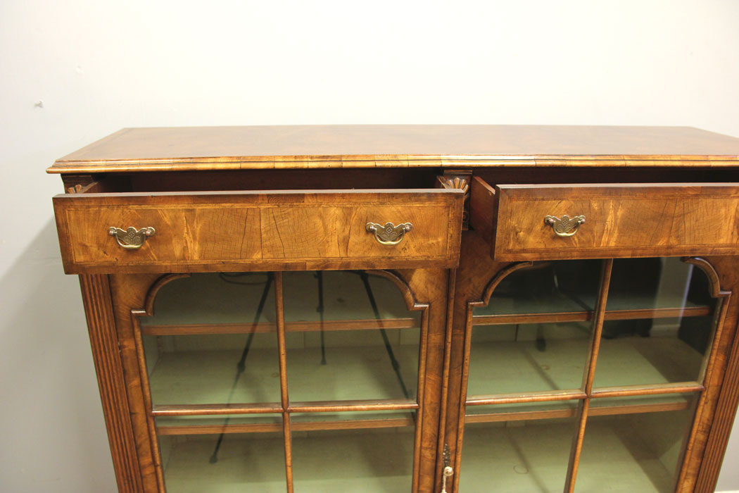 12299r8 Antique Walnut Bookcase Display Cabinet,