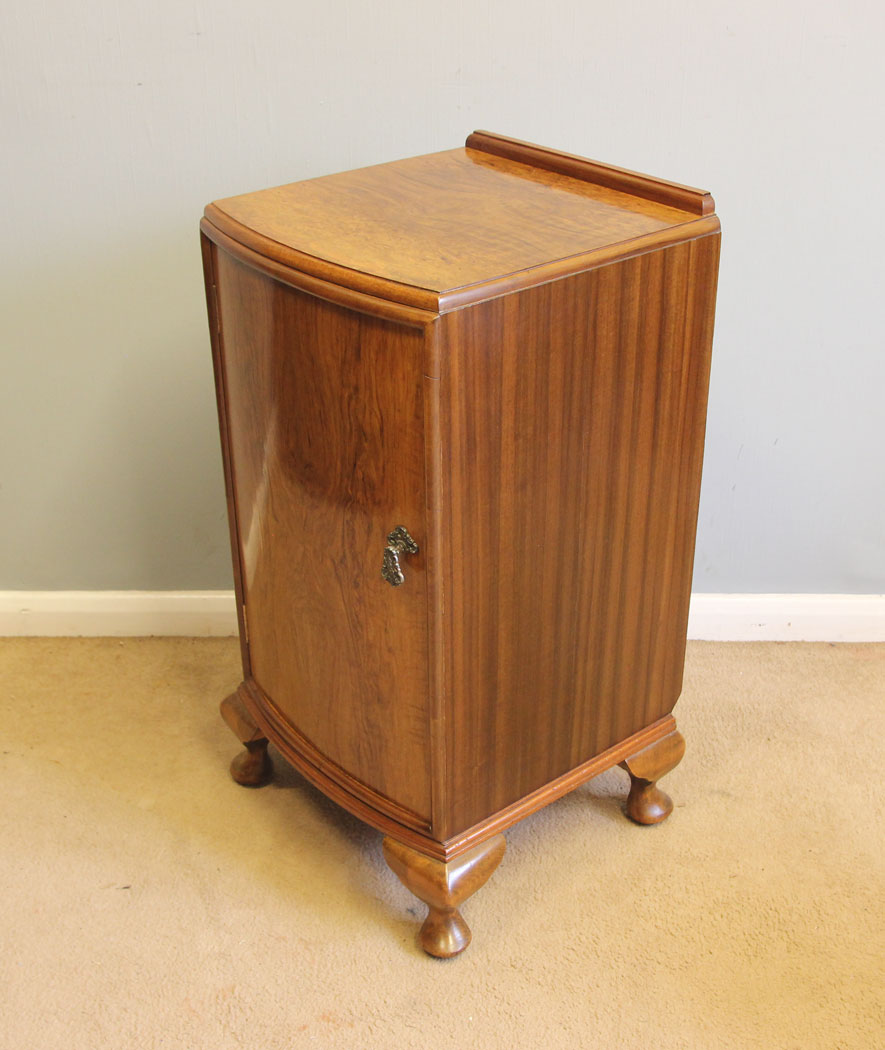 12312r10 Antique Pair Walnut Bedside Cabinets,