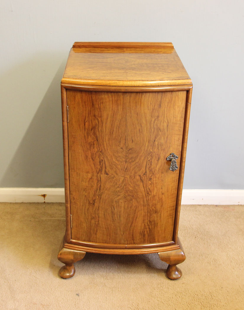 12312r8 Antique Pair Walnut Bedside Cabinets,