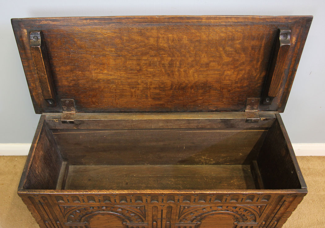 12318r10 Antique Small Oak Storage Coffer Chest,