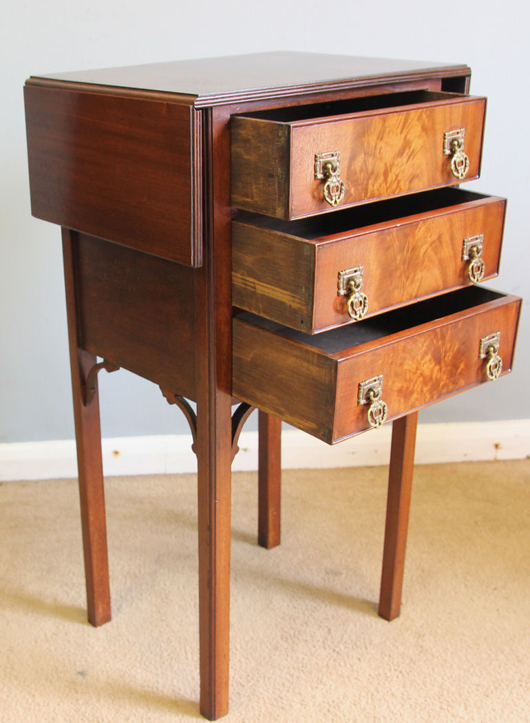 12334r10 Antique Drop Leaf Mahogany Lamp Table, Antique Small Drop Leaf Mahogany Bedside Occasional Table