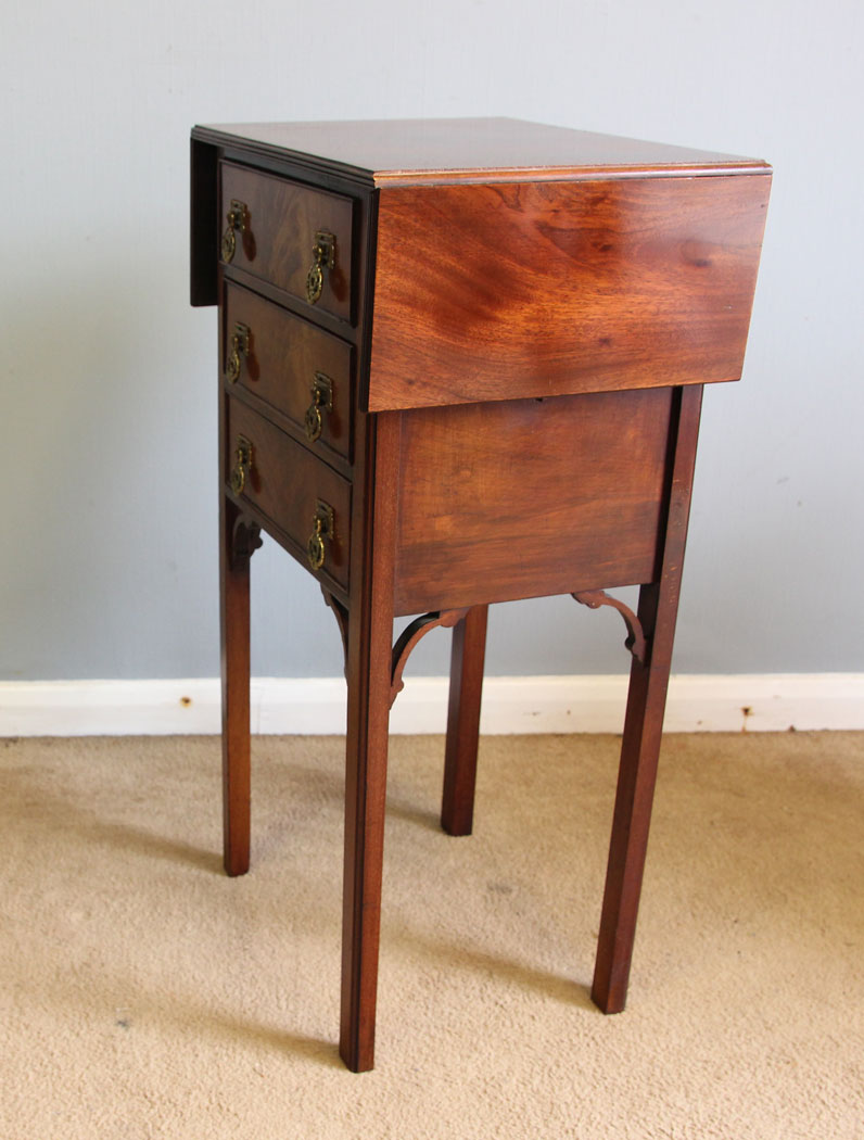 12334r11 Antique Drop Leaf Mahogany Lamp Table, Antique Small Drop Leaf Mahogany Bedside Occasional Table