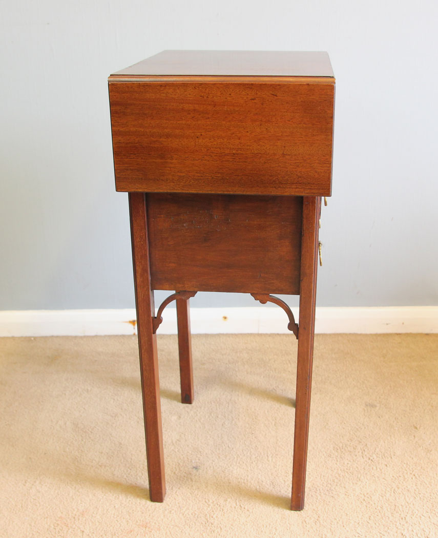 12334r13 Antique Drop Leaf Mahogany Lamp Table, Antique Small Drop Leaf Mahogany Bedside Occasional Table