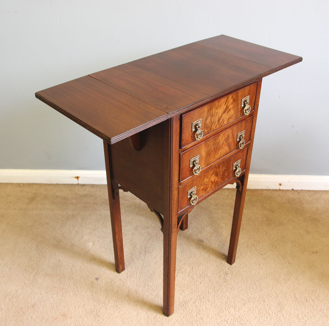 12334r2 Antique Small Drop Leaf Mahogany Bedside Occasional Table, - Copy Antique Small Drop Leaf Mahogany Bedside Occasional Table