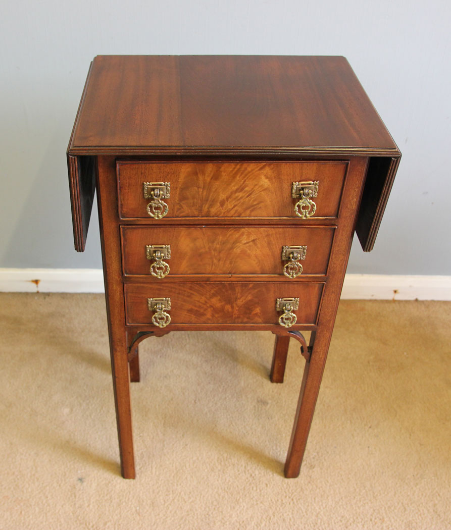 12334r3 Antique Small Drop Leaf Mahogany Bedside Occasional Table, - Copy Antique Small Drop Leaf Mahogany Bedside Occasional Table