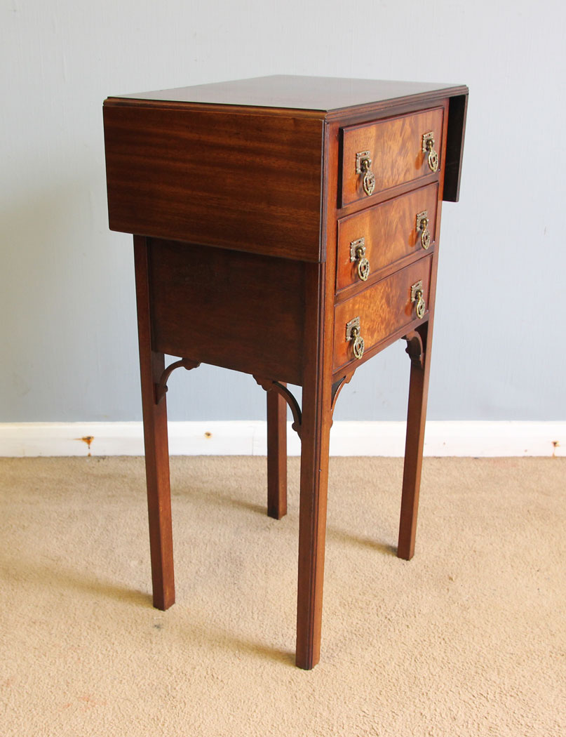 12334r4 Antique Small Drop Leaf Mahogany Bedside Lamp Table, Antique Small Drop Leaf Mahogany Bedside Occasional Table