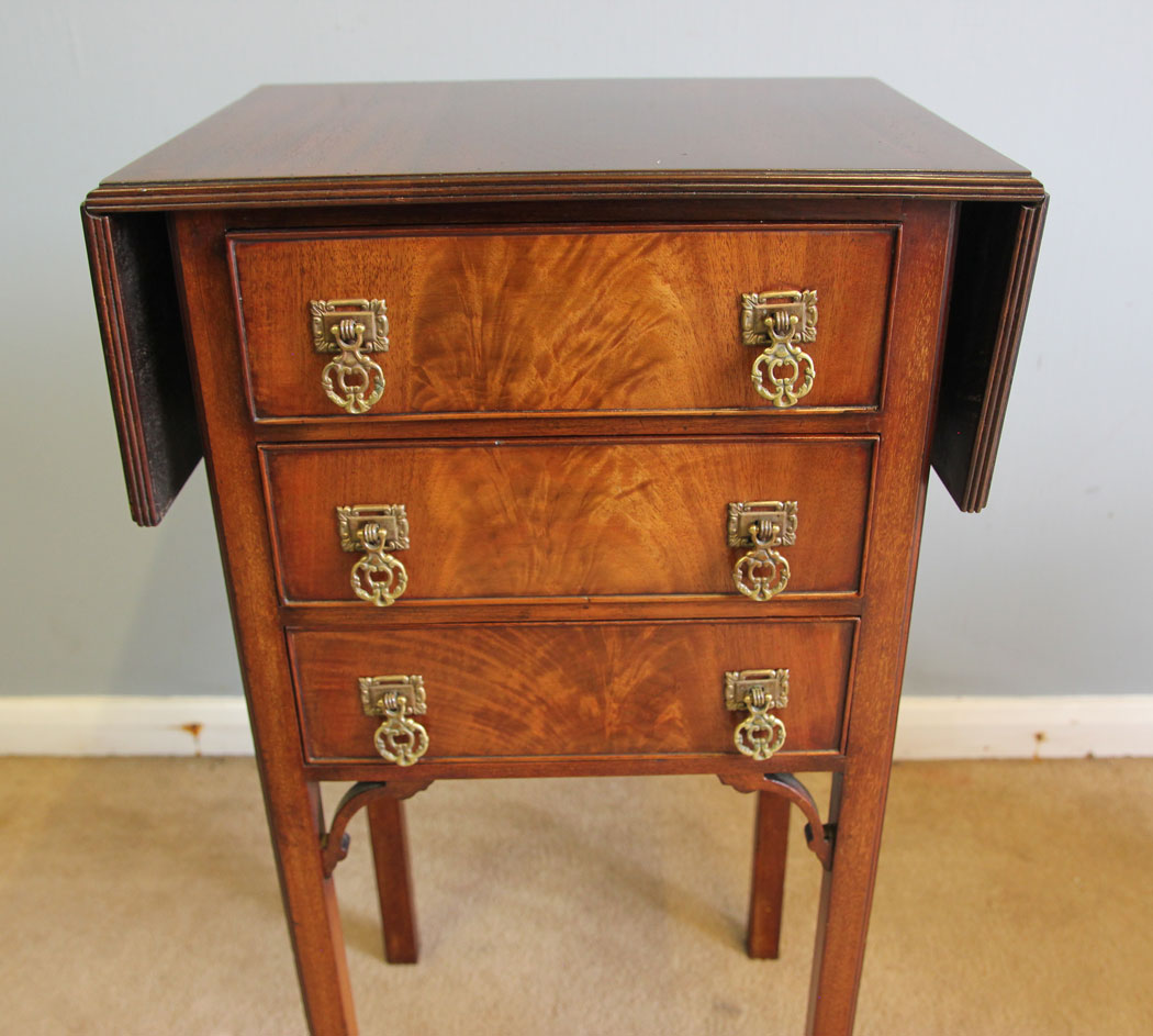 12334r5 Antique Small Drop Leaf Mahogany Bedside Lamp Table, Antique Small Drop Leaf Mahogany Bedside Occasional Table