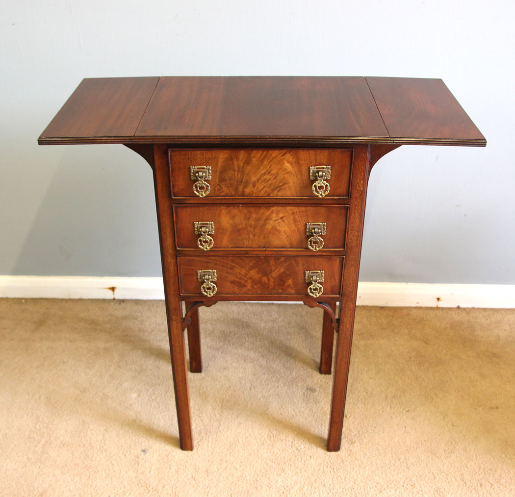 12334r6 Antique Small Drop Leaf Mahogany Bedside Lamp Table, Antique Small Drop Leaf Mahogany Bedside Occasional Table