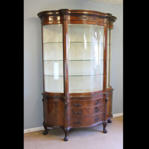 Quality Antique Mahogany Chippendale Style China Display Cabinet.