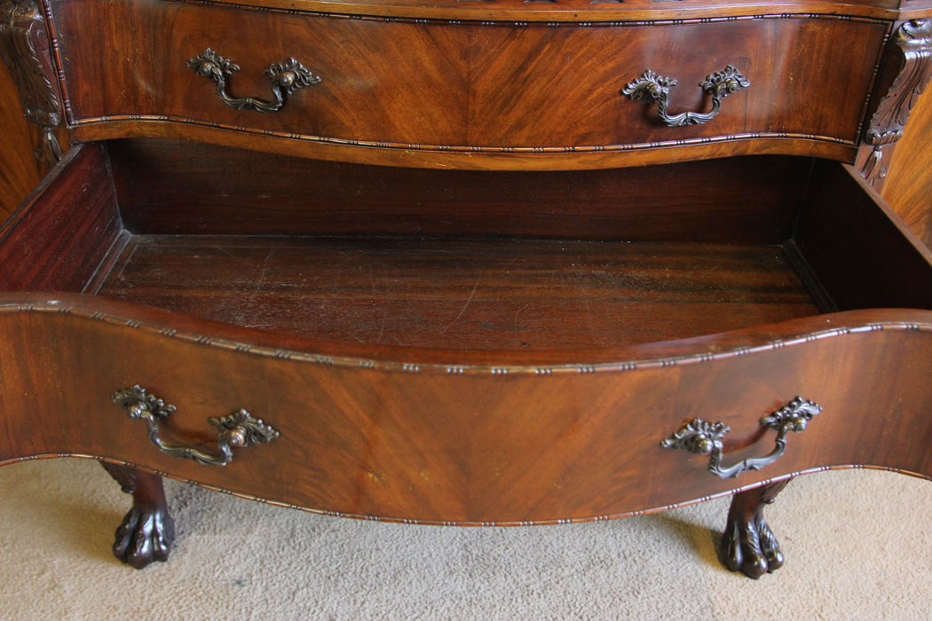 12340r12 Antique Mahogany Chippendale Style China Display Cabinet, Antique Mahogany Chippendale Style China Display Cabinet