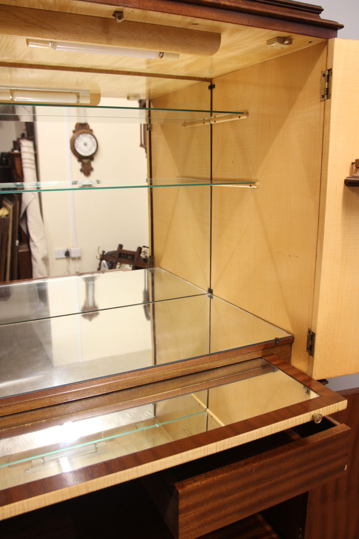 12363r05 Walnut Cocktail Drinks Cabinet, Antique Walnut Cocktail Drinks Cabinet