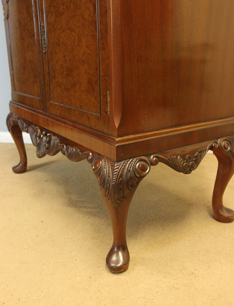 12363r10 Antique Walnut Cocktail Drinks Cabinet, Antique Walnut Cocktail Drinks Cabinet
