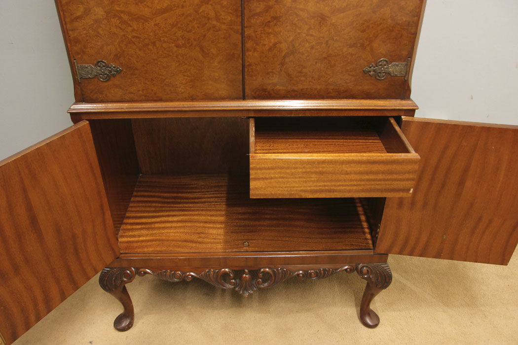 12363r17 Antique Walnut Cocktail Drinks Cabinet, Antique Walnut Cocktail Drinks Cabinet
